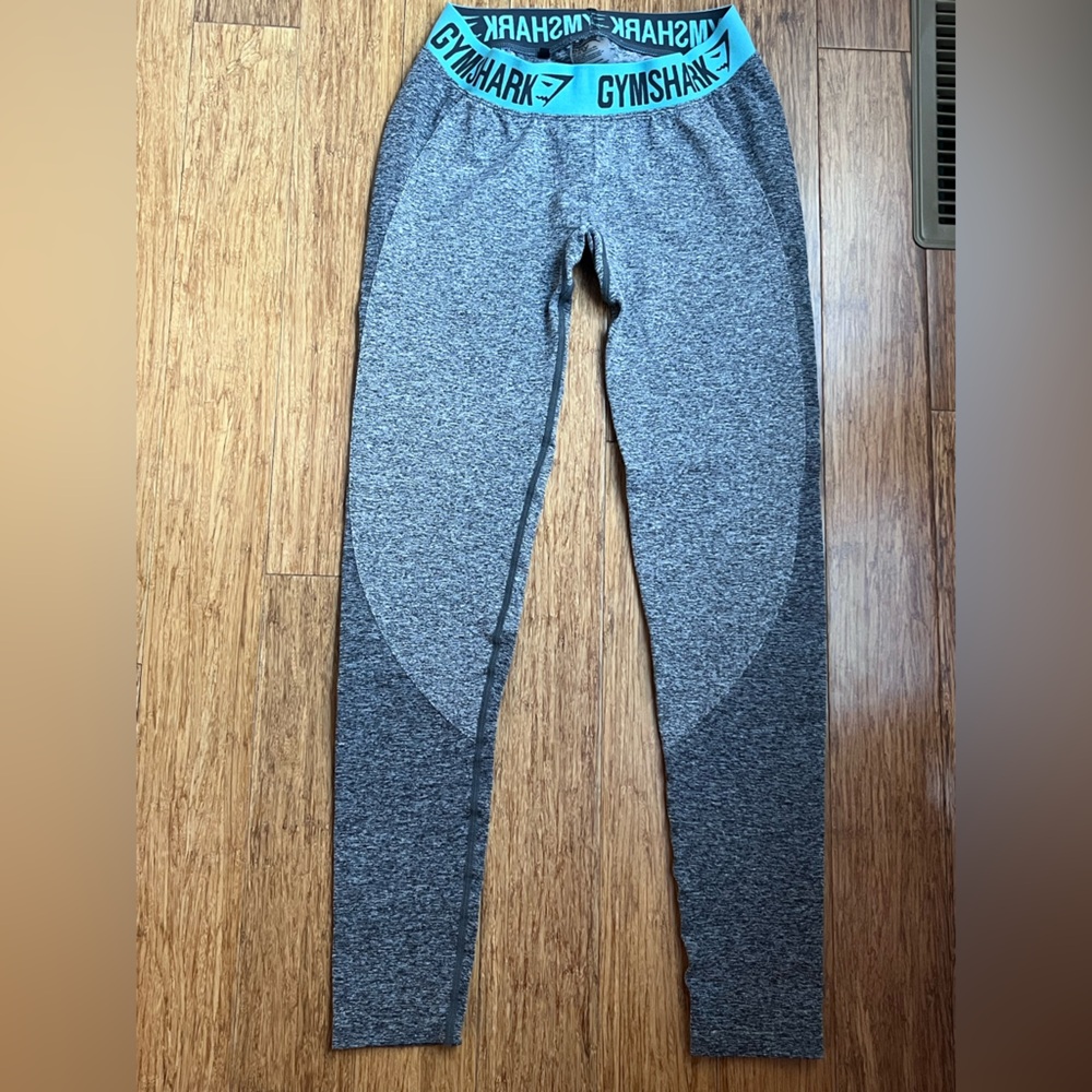 Gymshark leggings Gray Logo size medium  1117